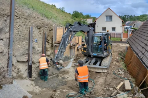 Oprava opěrné zdi v úseku Studec - Vladislav